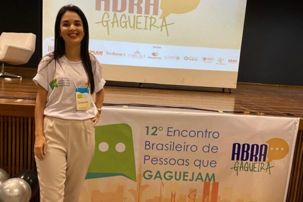Professora da Unimontes vira exemplo na superação da gagueira